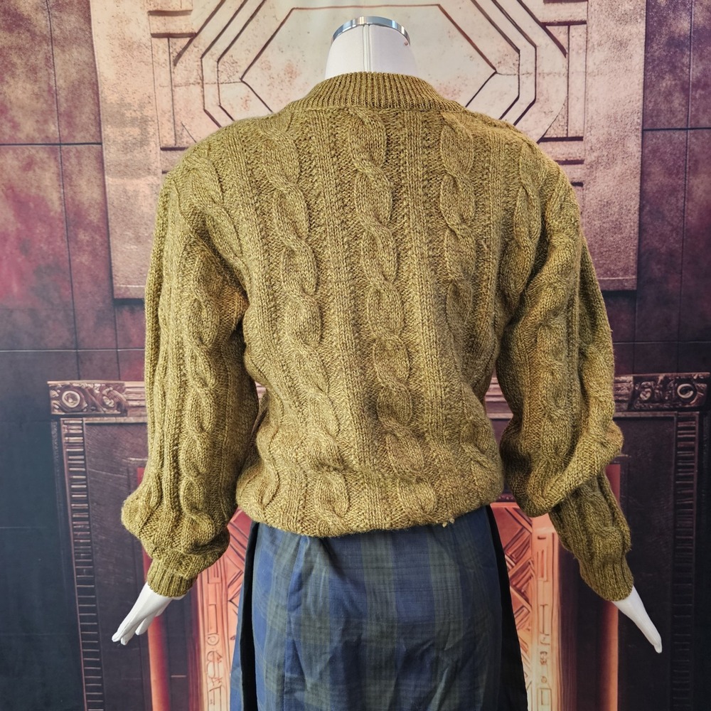 Vintage 1970s Sweater Pullover Cable Knit Mustard Yellow Wool Jantzen V-neckline - Picture 8 of 10